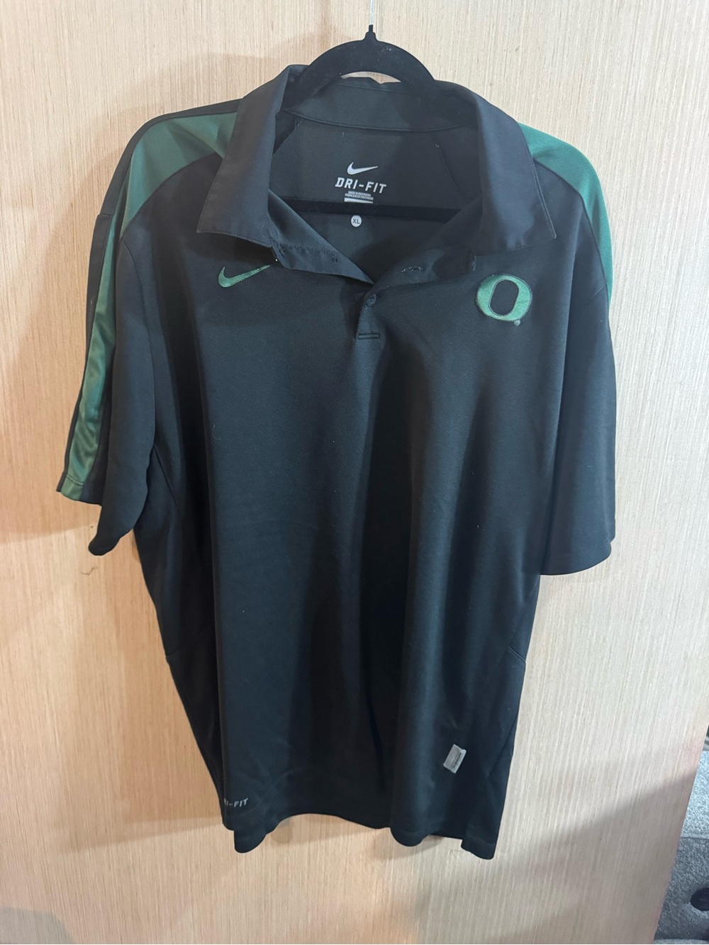 Mens Nike Oregon Ducks Black Polo with Green Shoulder Accents and O Logo Size XL